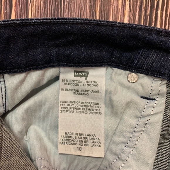 Levi’s Demi Curve Classic jeans size 10
Inseam tailored/cropped to 22” - Picture 4 of 9